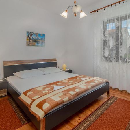3 Bedroom Awesome Apartment In Нови Винодолски Екстериор снимка