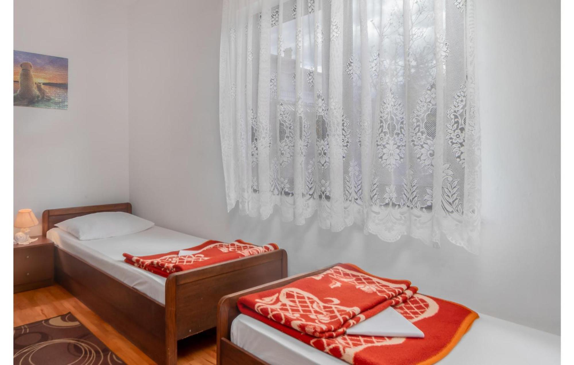 3 Bedroom Awesome Apartment In Нови Винодолски Екстериор снимка