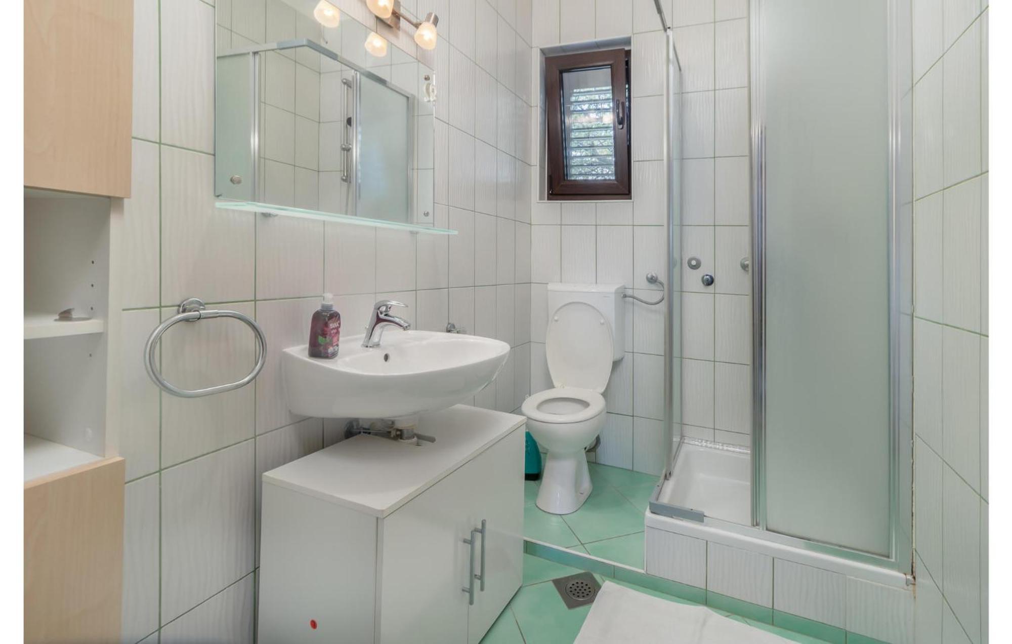 3 Bedroom Awesome Apartment In Нови Винодолски Екстериор снимка