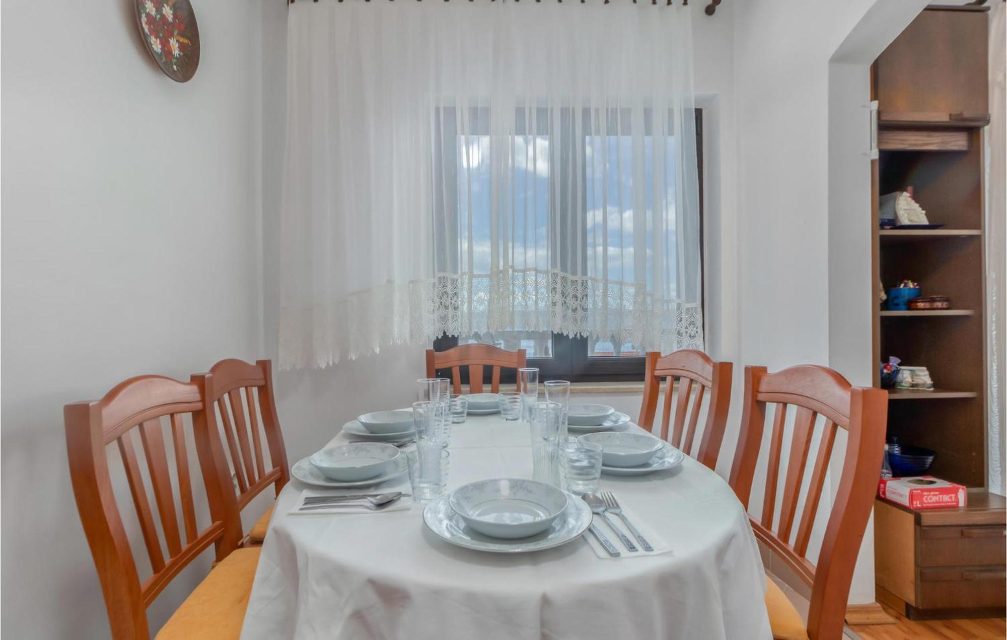 3 Bedroom Awesome Apartment In Нови Винодолски Екстериор снимка